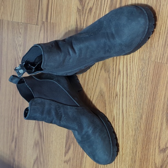 Boots - Picture 2 of 4